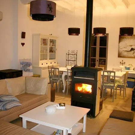 Elegante A Avec Piscine Vila Léobard