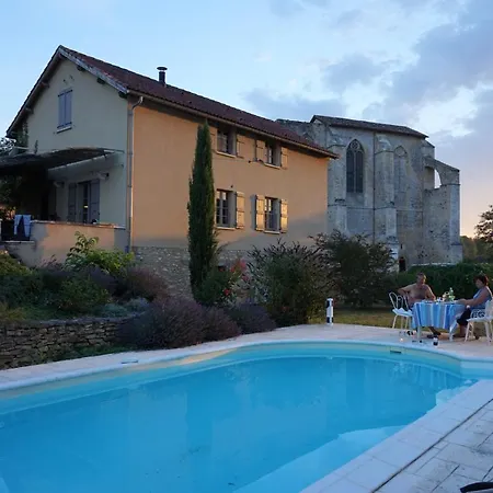 Elegante A Avec Piscine Léobard